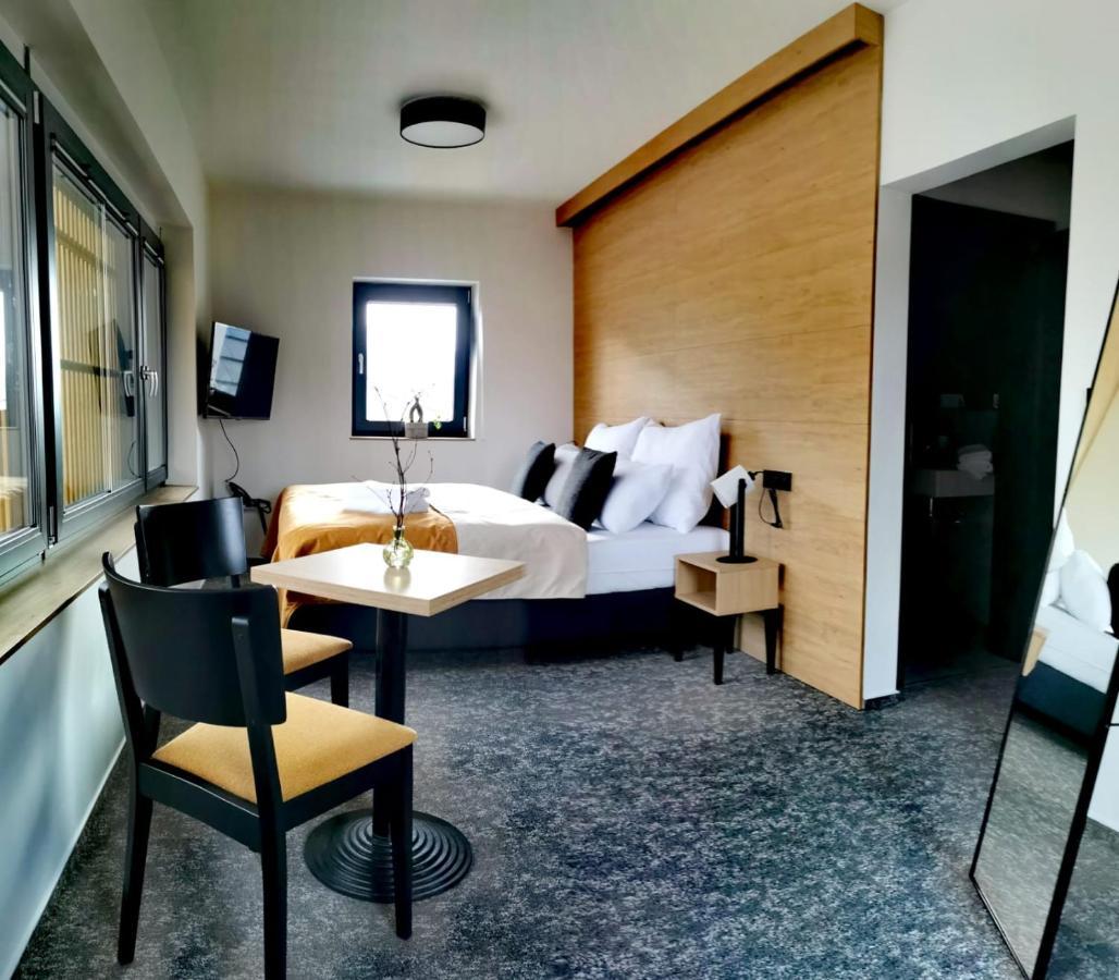 Hotel Maralak Кунчице под Ондрейнікем Екстер'єр фото
