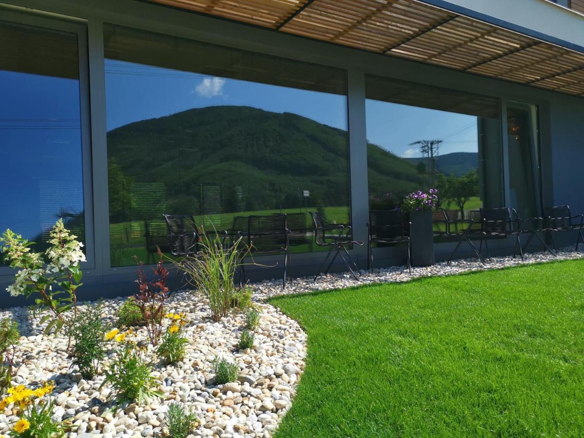 Hotel Maralak Кунчице под Ондрейнікем Екстер'єр фото