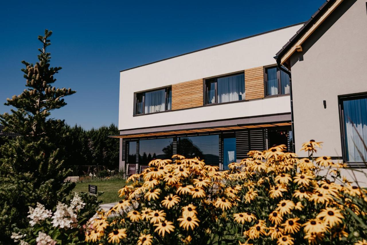 Hotel Maralak Кунчице под Ондрейнікем Екстер'єр фото